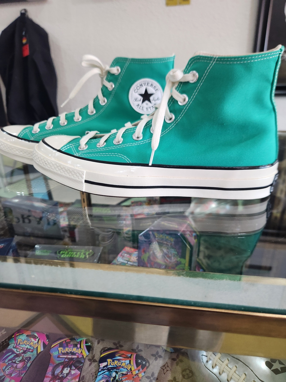 Converse Chuck Taylor High Top Sneakers in Green (Unisex Women 10.5)